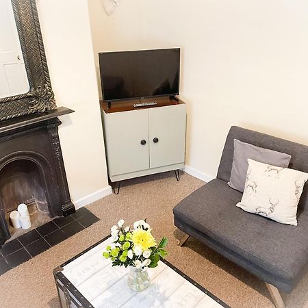 Waverley Lodge - Quaint Victorian Home With Free Parking York Buitenkant foto