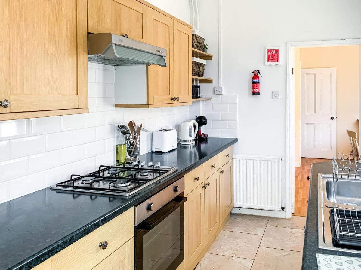 Waverley Lodge - Quaint Victorian Home With Free Parking York Buitenkant foto