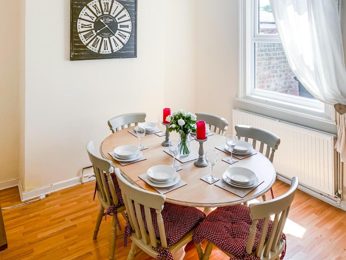Waverley Lodge - Quaint Victorian Home With Free Parking York Buitenkant foto